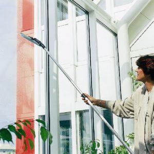 Drazek-teleskopowy-Ha-Ra-usprawnia-prace-myjesz-wysokie-okna-bezpiecznie-bez-koniecznosci-wchodzenia-na-drabine