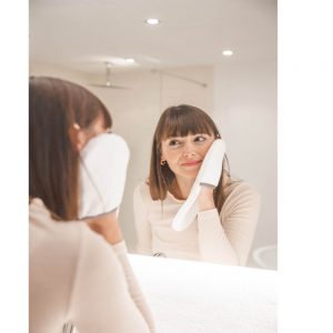 Rekawica-do-kapieli-miekka-poreczna-bardzo-przyjemna-w-kontakcie-z-cialem-trwala-sniezno-biala-ha-ra-naturals