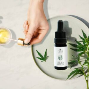 Olejek-pielegnujacy-nawilzajacy-usta-CBD-10%-naturalnego-ekologicznego-olejku-z-konopii-haranaturals-